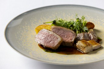 自然本来の味に対する情熱を洗練された調理で仕立てた『SIGNATURE MENU』