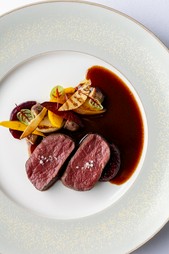 自然本来の味に対する情熱を洗練された調理で仕立てた『SIGNATURE MENU』