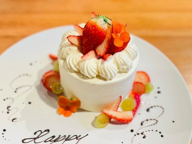 特別なお祝いのシーンに。お皿を彩る、パティシエ特製ケーキ