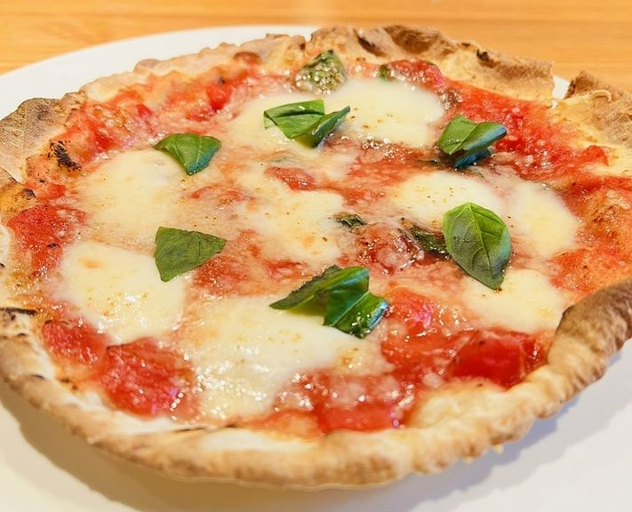 贅沢な味わいが口の中いっぱいに広がる『ピッツァ マルゲリータブッラータ』