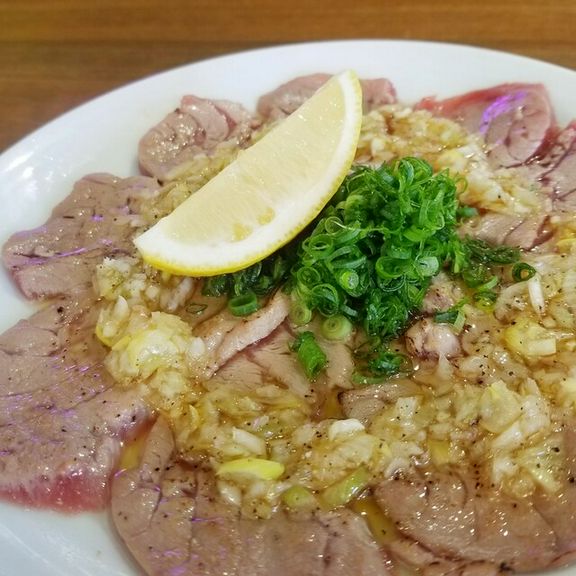 名物!ハチノミ炙りカルパッチョ