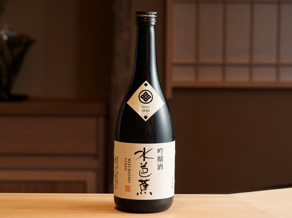 ワインはもとより日本酒も豊富。こだわりは奥様の地元群馬の地酒