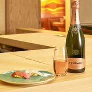 お鮨をより一層美味しく楽しんで頂けるようソムリエ監修のもとご提案させていただきますペアリングコースもご用意しております。