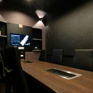 質の高いおもてなしに、個室完備で接待需要も満たしてくれるお店。青森県の地酒「陸奥八仙」を始め、ウイスキー・ワイン・果実酒等のお酒も充実しており、さまざまなゲストのニーズに応えてくれます。