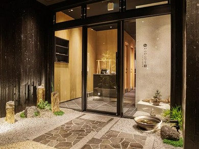 京都祇園の風情漂う街並みに佇む【祇園かんかんでり麗】