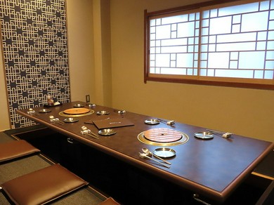 プライベート空間で食事を楽しめる個室も完備