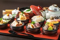 ★東京　渋谷で大人気！のおちょこ丼が京都祇園でご提供♪★少しずつ色々な種類の海鮮丼を味わえる、楽しくて美味しいランチセットです！京都ならではの食材を使用し見た目も華やかで『SNS映え』