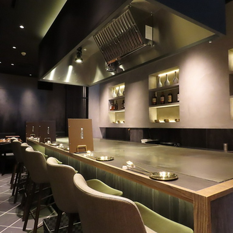 カウンターでの贅沢な一時をお楽しみください。