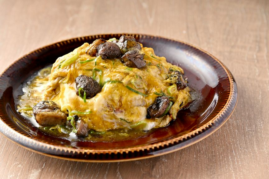 名物！炭焼地鶏とふわトロ卵のワッタン飯