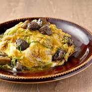 地鶏がゴロゴロ！とろっと玉子をまとったシェフのおすすめ！