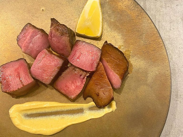 タンの中でも柔らかな中心部のみを使うことにこだわる『牛タン』