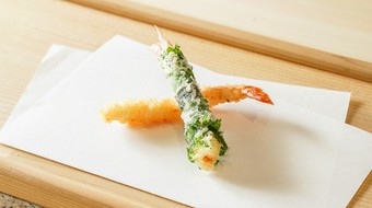 尻尾までサクサクと歯触りよく、海老の旨みを感じられる『車海老の天ぷら』