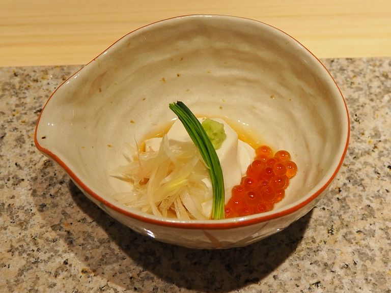 名刺代わりとなる一品。コース料理の中に、ほぼ含まれている『手づくり豆腐』