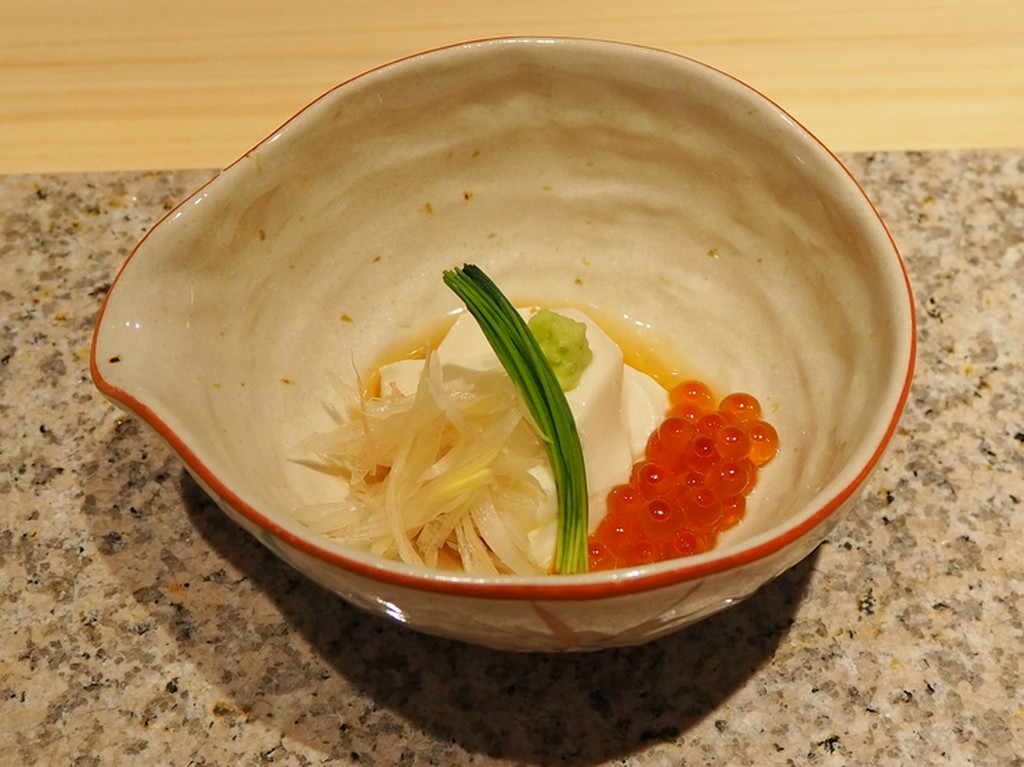 名刺代わりとなる一品。コース料理の中に、ほぼ含まれている『手づくり豆腐』