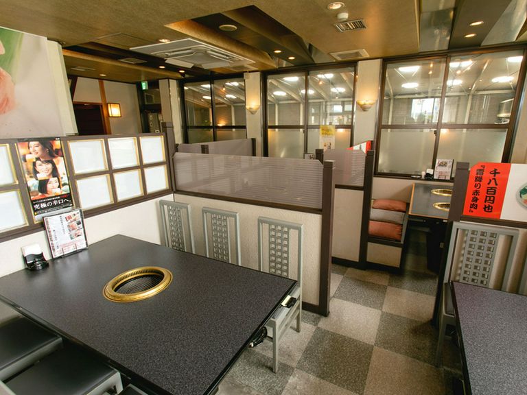 カジュアルに利用できる一階。2〜6名までの集まりにぴったり