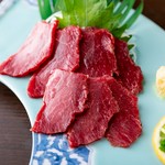 赤身はプリップリの柔らかさで、口の中に入れたとたんに濃厚な甘みが広がります！