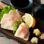 画像のこうね（たてがみ）を単品でご提供「コリッ！コリッ！」と新食感が味わえます。脂なのにあっさりとしていてとても食べやすく、ついついお箸がとまらない逸品です！