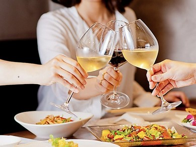 創作中華とワインのマリアージュをお楽しみください。