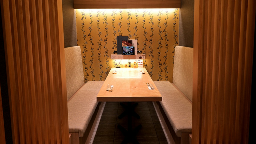 家族でおいしい鰻を一緒に味わい、心もお腹も満たされて