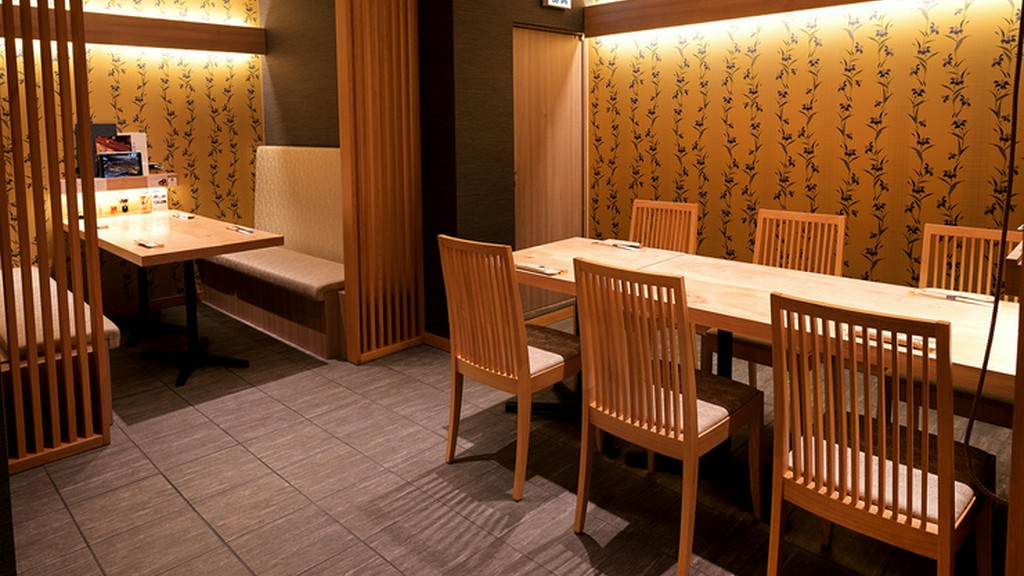 笑顔をもたらすおいしさに舌鼓を打ち、親睦を深め合って