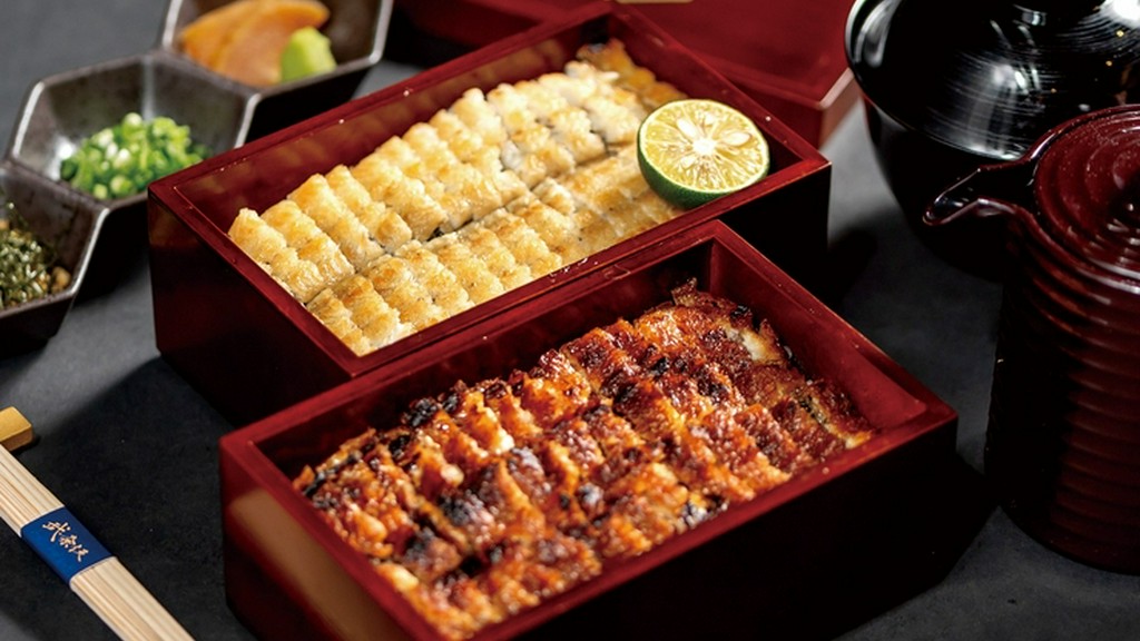 素材美を活かした白と濃厚なタレの赤、いずれも味わえる『食べくらべ紅白重（二段重）』