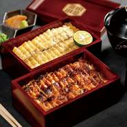 素材美を活かした白と濃厚なタレの赤、いずれも味わえる『食べくらべ紅白重（二段重）』