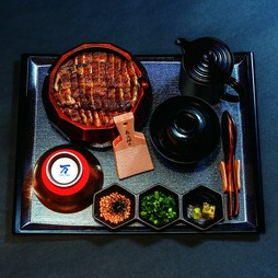 1ドリンクかデザートがお選びいただけます！
ご賞味くださいませ。