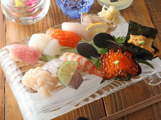 旬の鮮魚を存分に味わえる『握り盛り合せ』