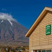 堂々とした羊蹄山の姿を見渡すことができるカフェ