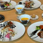 ・アミューズ
・前菜盛り合わせ 
・パン
・スープ 
・北海道産豚のロースト 
・デザート
・コーヒーor紅茶