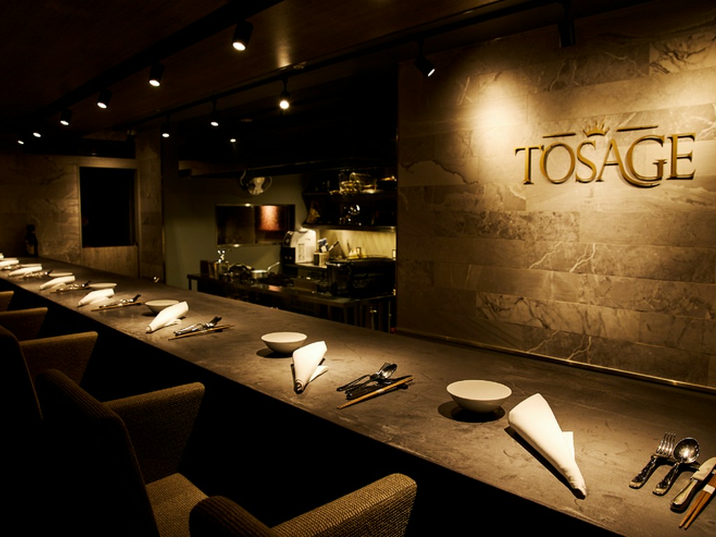 「千手観音」のあだ名を持つシェフの華麗な動きが楽しめる