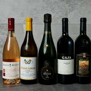 「自信を持って勧められるものを」と、チーム3人で試飲を重ねて厳選したワイン。イタリアが半分、フランスが4割、残りはアメリカやオーストラリアなどのワイン。グラスも赤白各5種類ほどが揃います。