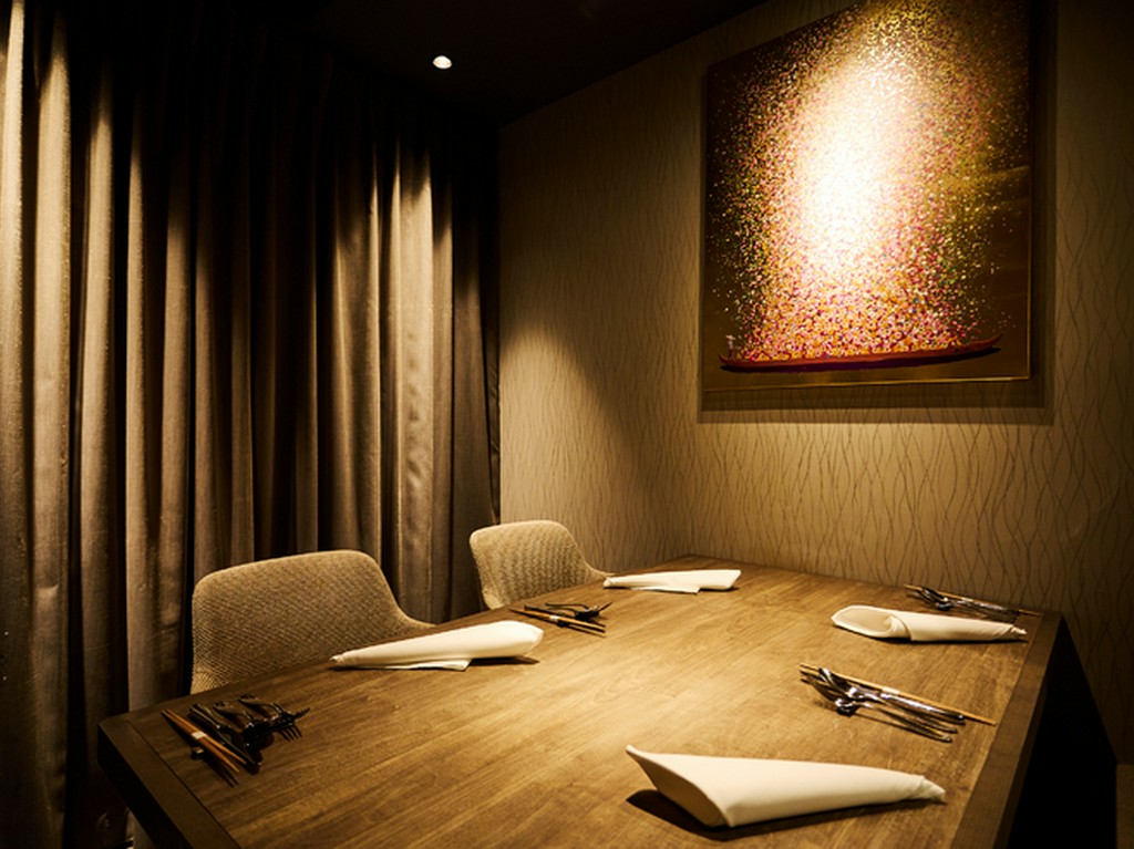 厨房からの窓も付いた、プライベート感たっぷりの個室