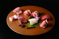 馬刺し盛合せ8種