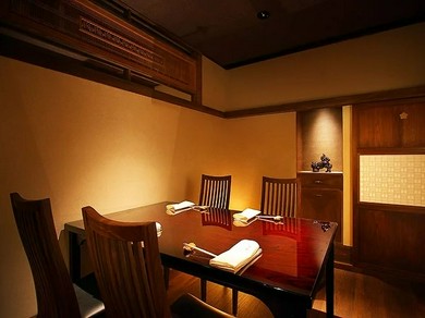 奥ゆかしく気品漂う個室は大小合わせ3室完備