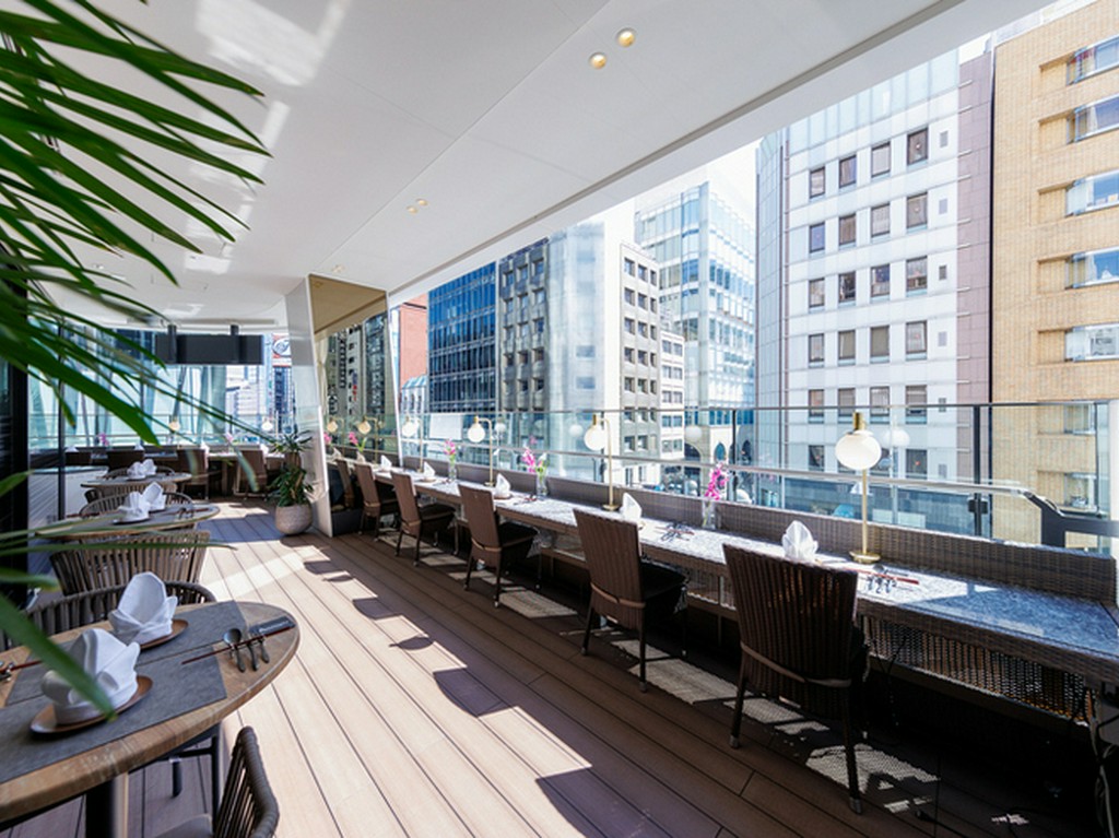 陽射しが降りそそぐテラス席で、ランチデートはいかが？