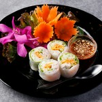 たっぷりの油で作った玉子焼きは、天ぷらやかき揚げのようなボリュームの一品