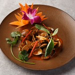 Fried soft shell crab with chili殻まで食べれるソフトシェルクラブをサッと揚げスパイシーな黒胡椒で炒めた一品