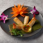 Deep-fried shrimp& cheese spring roll海老春巻きにとろーりチーズが入った一品