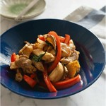 タイ南部のハートヤイの郷土料理。手羽先をカラッとジューシーに焼き上げた一品