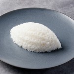 タピオカ粉と上新粉にココナッツミルクと砂糖を混ぜて蒸した一品