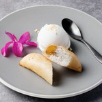 バナナのねっとりとした甘味と春巻きの皮のパリパリ感がたまらない一品