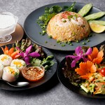 ボビア・ゾッド、3種の選べるサラダ（ソム・タムorヤムウンセンorパクチーサラダ）、3種の選べるデザート（カノムトゥアイorサークカディorカノムモーゲン）がセットになってます