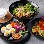 ボビア・ゾッド、3種の選べるサラダ（ソム・タムorヤムウンセンorパクチーサラダ）、3種の選べるデザート（カノムトゥアイorサークカディorカノムモーゲン）がセットになってます