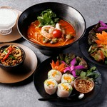 麺もの(クイティアオ・トム・ヤムorパッタイorクイティアオガイ)＋ミニガパオライス