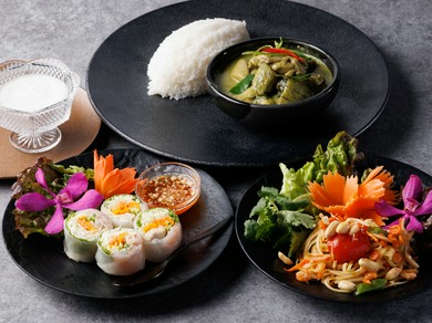 席のみのご予約です。
お食事等を、当日ご注文いただきご精算ください。