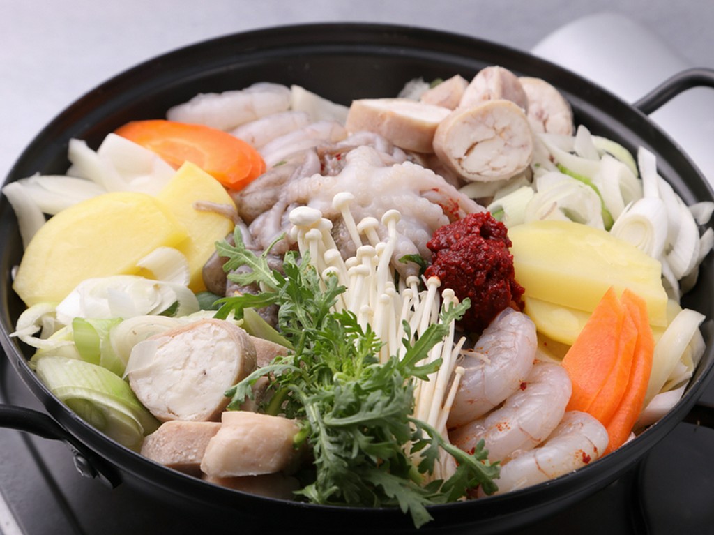 SNSで人気のメニューやヘルシーメニューもあり韓国好き女子会に