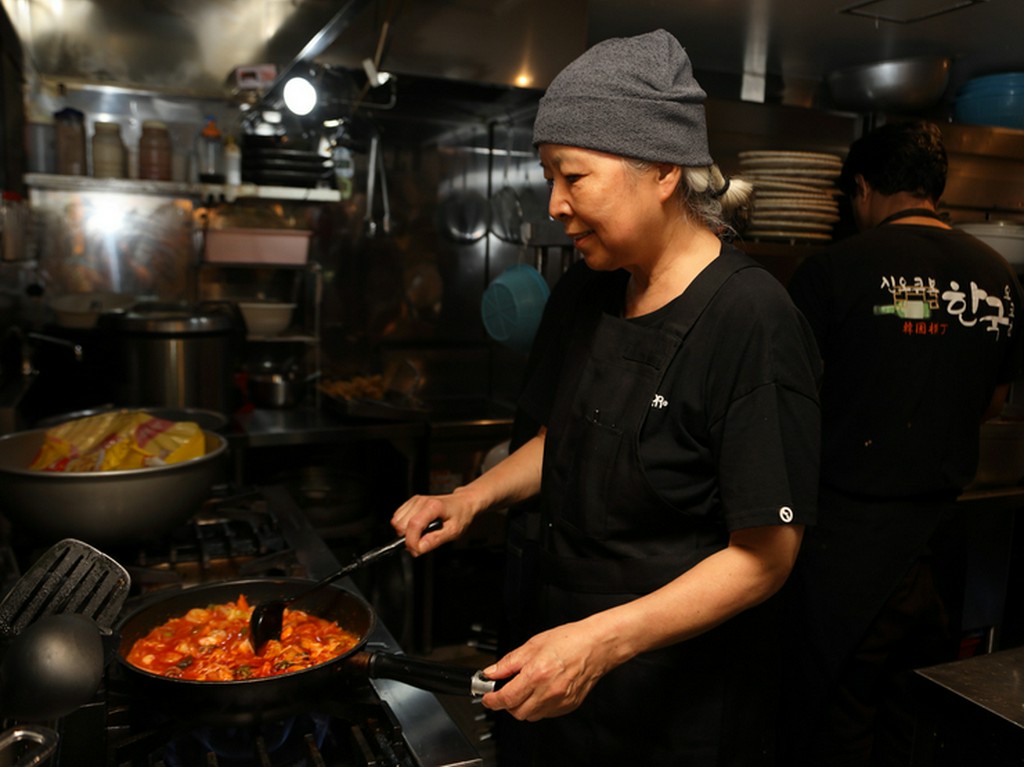 活気あふれる韓国の夜市をイメージした、元気なおもてなし