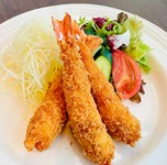 自家製マヨネーズで作った特製タルタルソースを添えて。