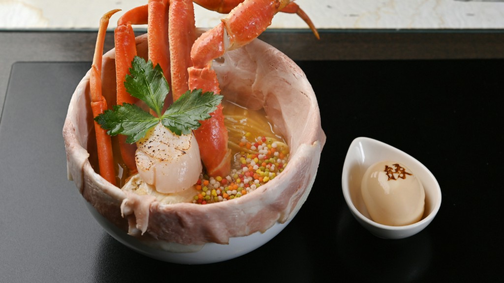 印象に残る一杯『豪華純白縁結び（本ズワイ蟹白味噌）チャーシュー鬼増し縁結び玉子付き』
